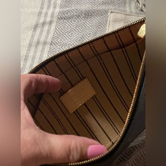 Louis Vuitton Monogram Neverfull MM Pochette - Picture 7 of 9